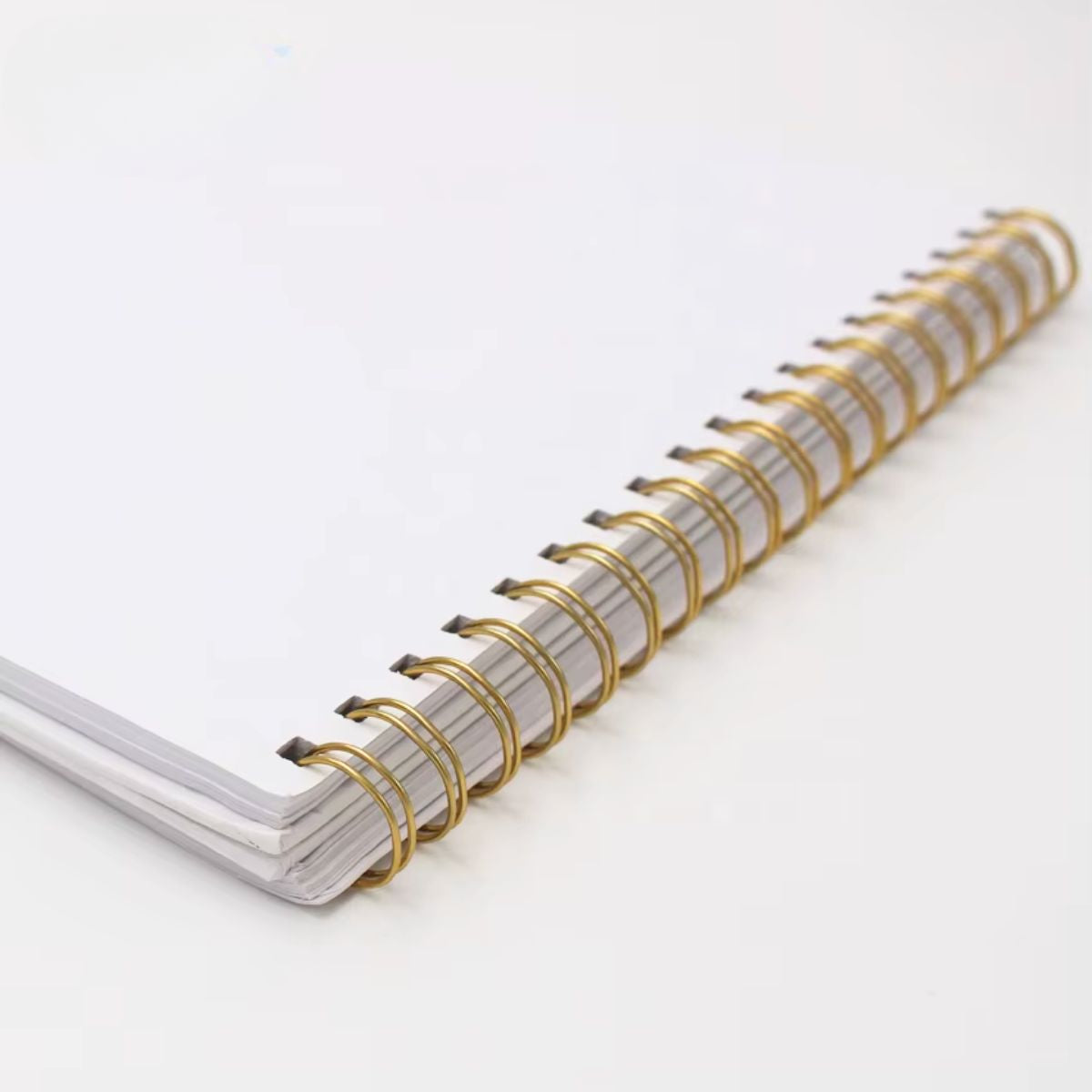 10 Espirales Metálicos Journelle Dorado Claro 1 1/4” Arillos para Engargolar Angie Guerra &amp; Hobbees