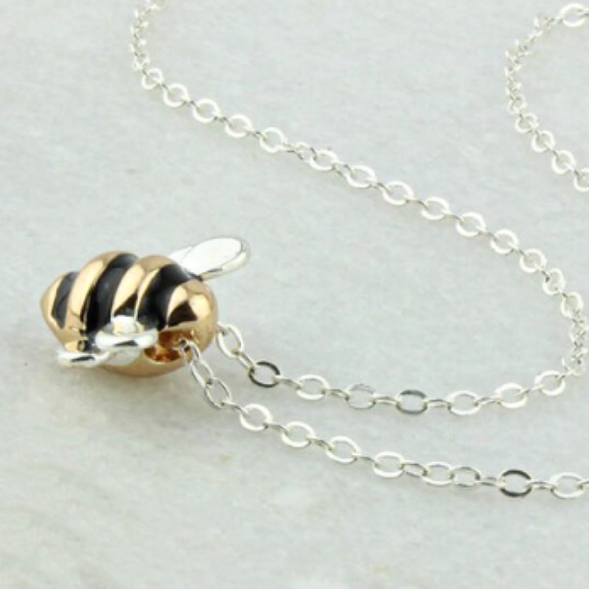 Dije de Abeja y Collar de Plata .925 Descontinuado Hobbees
