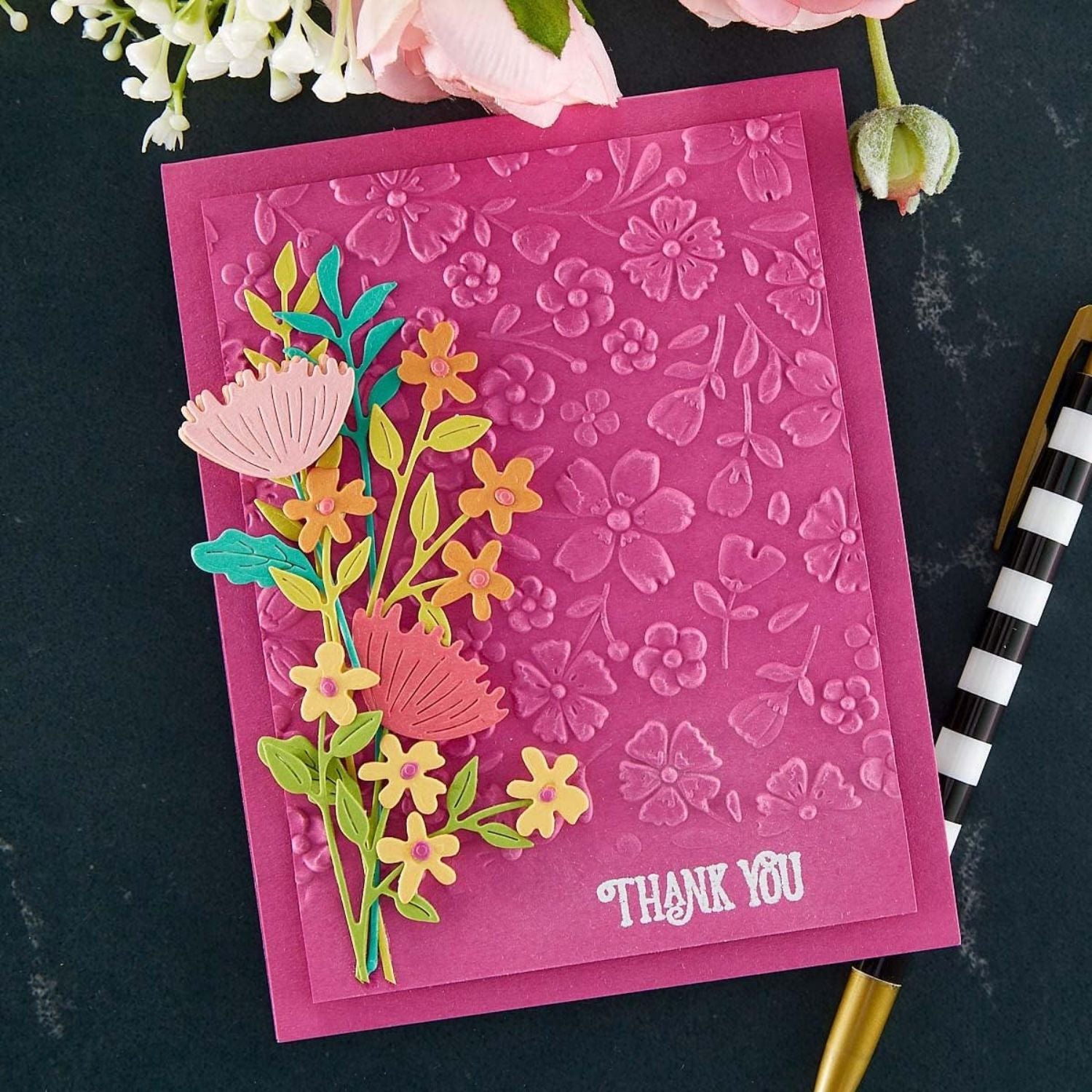 3D Textured Impressions Flower Frenzy / Folder De Grabado 3D Frenesí Flores Folders de Grabado Spellbinders