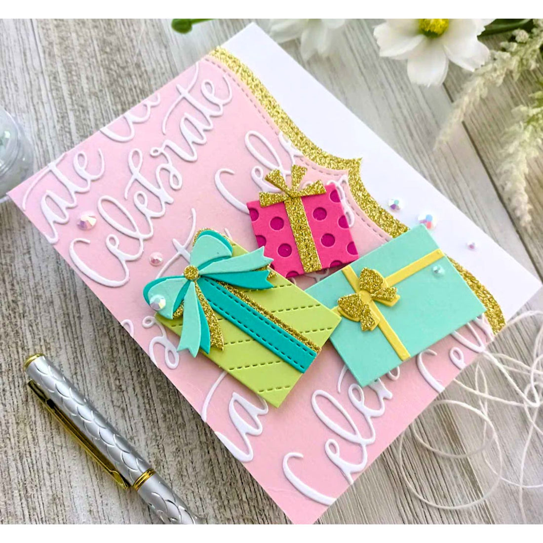 Set de Suajes o Troqueles de Regalos con Moños Dados de Corte / Suajes / Troqueles Hobbees