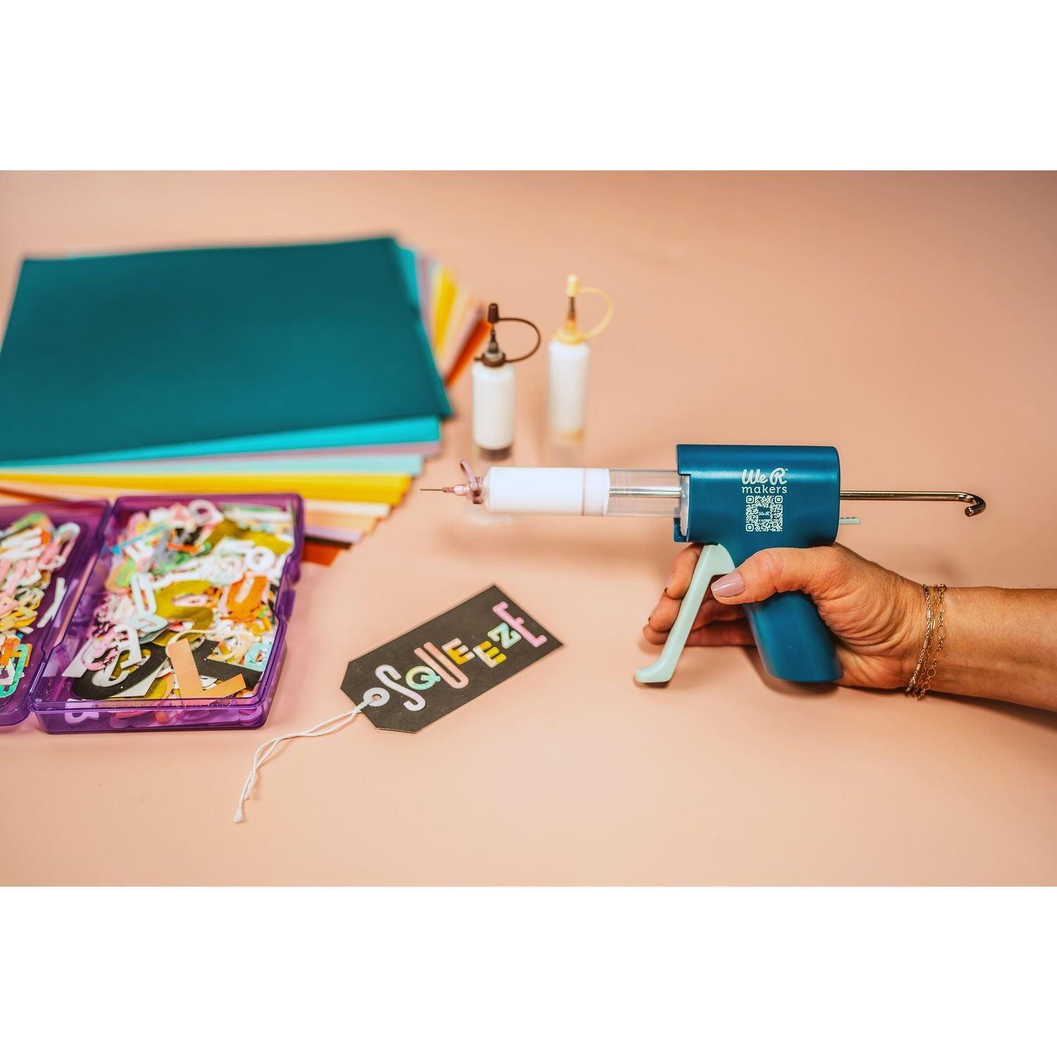 Glue Squeeze / Presiona Pegamento We R Adhesivos / Pegamentos We R Makers