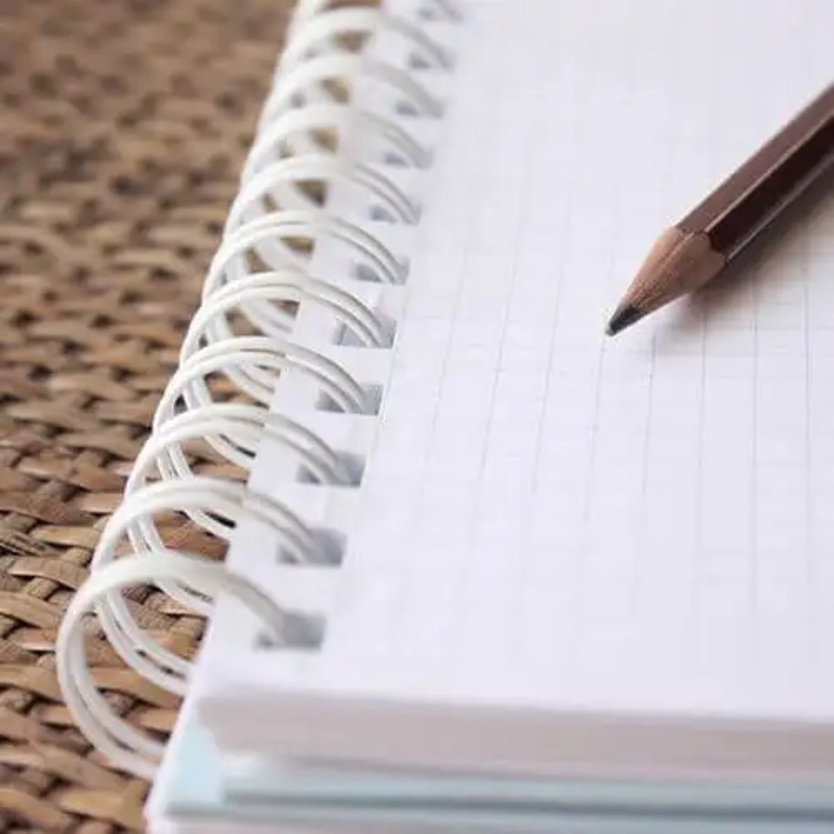 10 Espirales Metálicos Journelle Blancos 1 1/4” Arillos para Engargolar Angie Guerra &amp; Hobbees