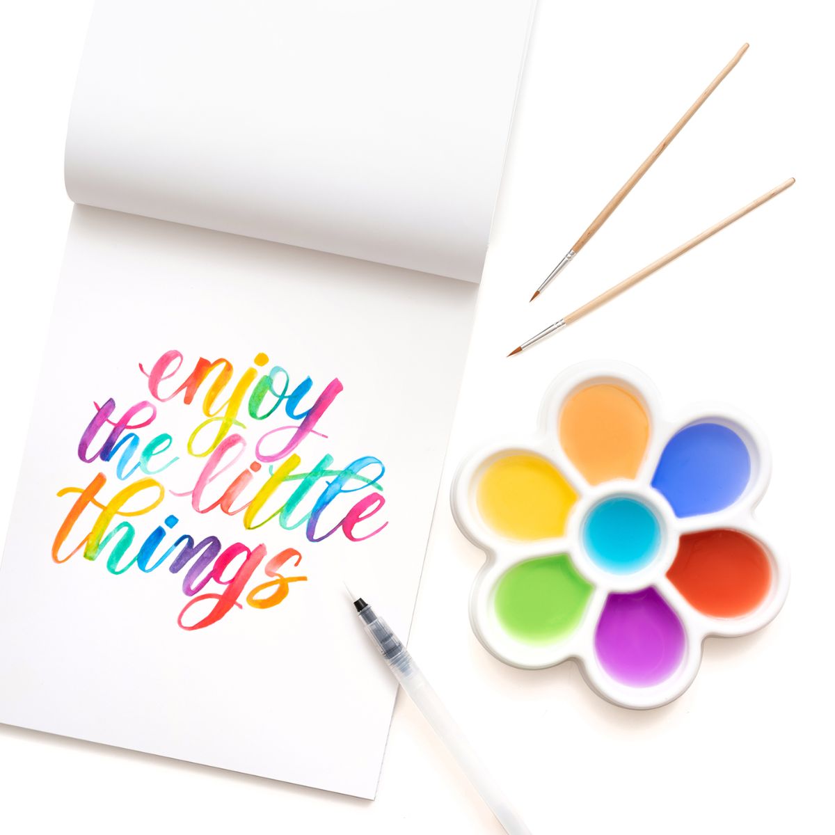 Watercolor Brush Lettering Paper Pad / Cuaderno de Hojas Blancas para Caligrafía con Acuarelas Caligrafía Kelly Creates