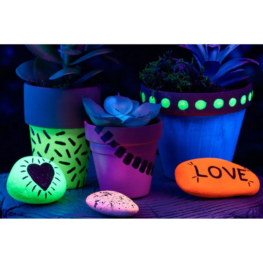 Super Glow Acrylic Glow-In-The-Dark Paint Green / Pintura Brillo en la Oscuridad Verde Acrìlicos DecoArt