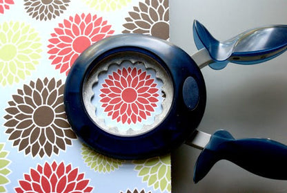 Seal of Approval Medium Easy Squeeze Punch / Perforadora Redondeadora de Estampita Descontinuado Fiskars