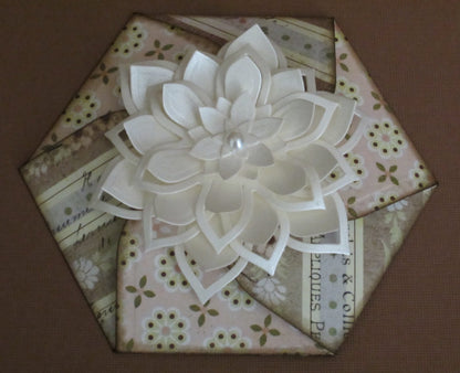 Suaje de Corte de Flor Anemonas  / Anemone Flower Topper Descontinuado Spellbinders