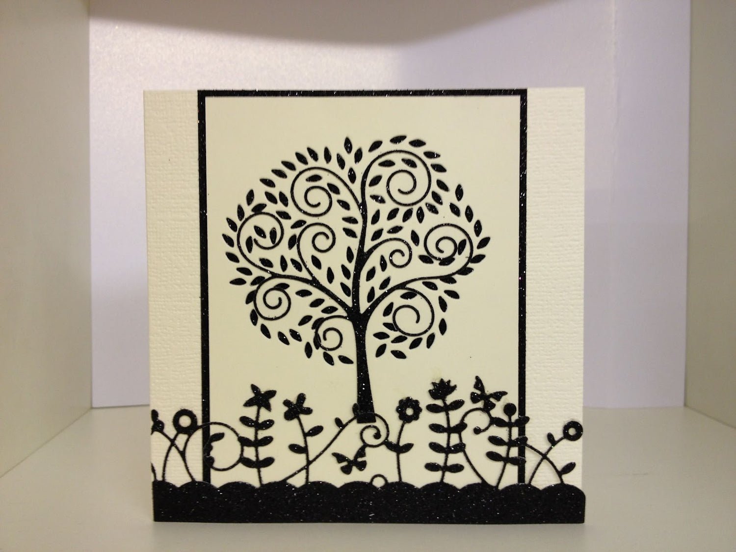 Suaje de Corte de Arbol de Ondas / Swirly Tree Descontinuado Memory Box